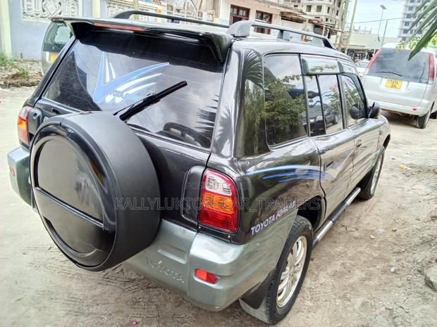 Toyota RAV4 1999 Black
