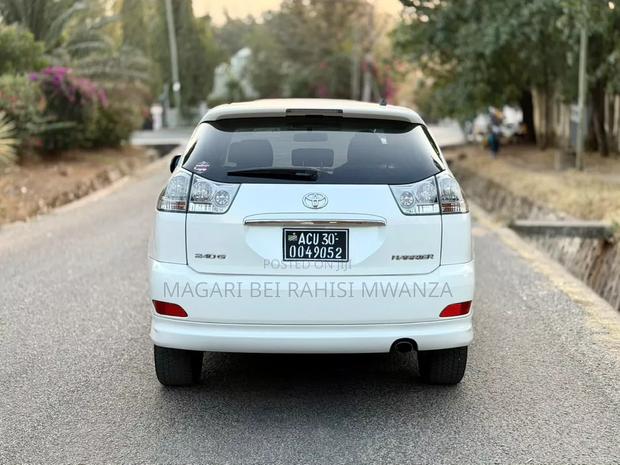 Toyota Harrier 2006 White