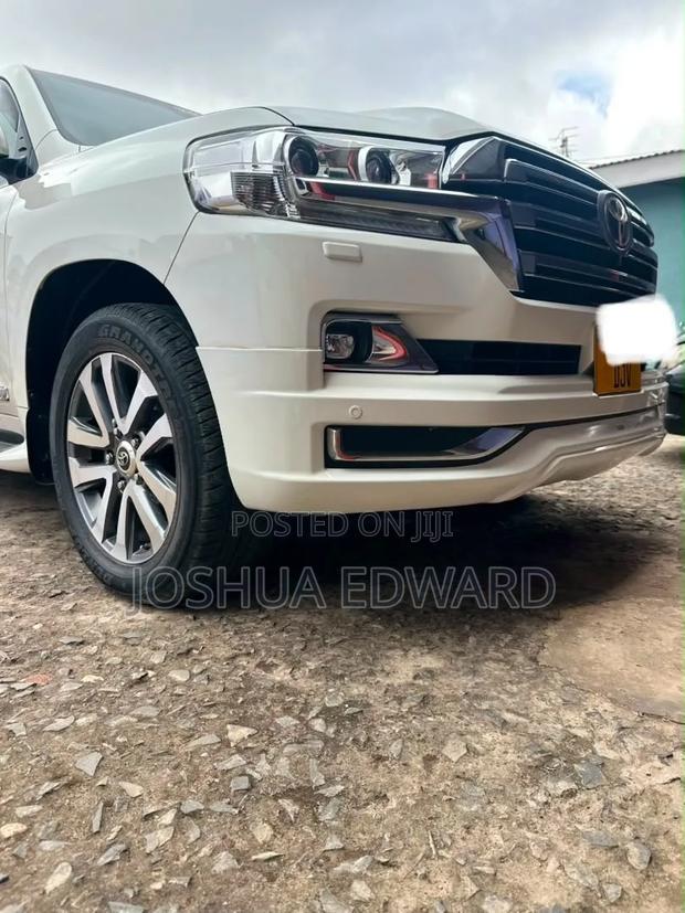 Toyota Land Cruiser 2015 White