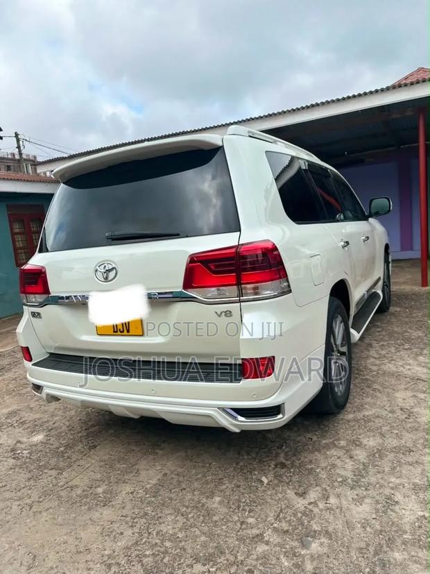 Toyota Land Cruiser 2015 White