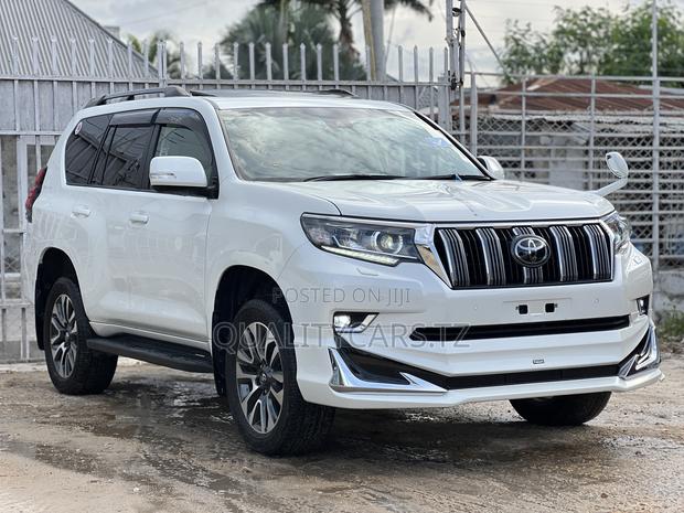 Toyota Land Cruiser Prado 2022 White