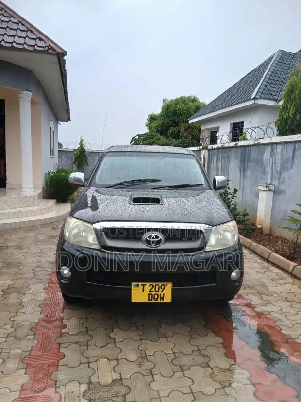 Toyota Hilux 2014 Black