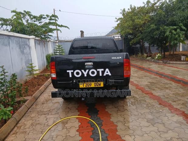 Toyota Hilux 2014 Black