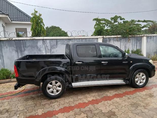 Toyota Hilux 2014 Black