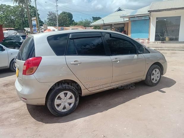 Toyota Corolla Spacio 2005 Gold