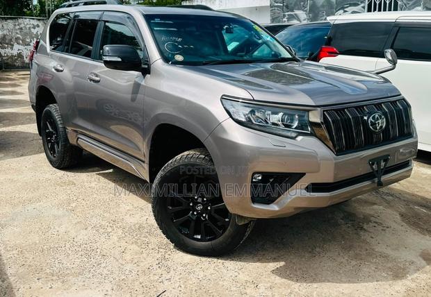 Toyota Land Cruiser Prado 2020 Gray
