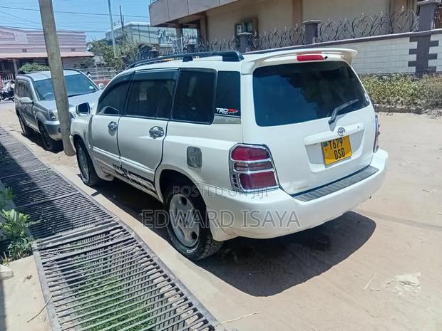 Toyota Kluger 2005 White