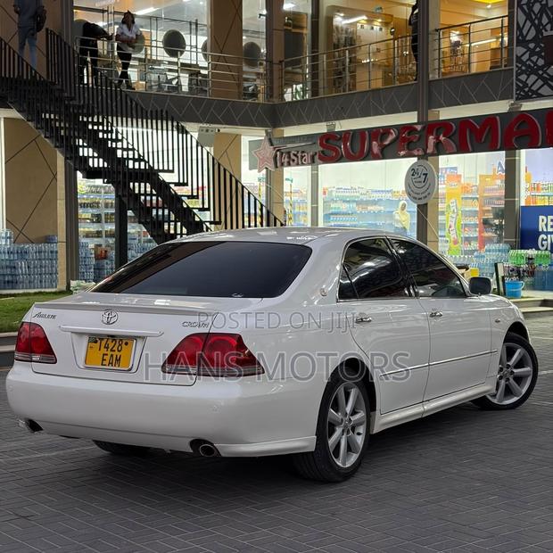 Toyota Crown 2006 White