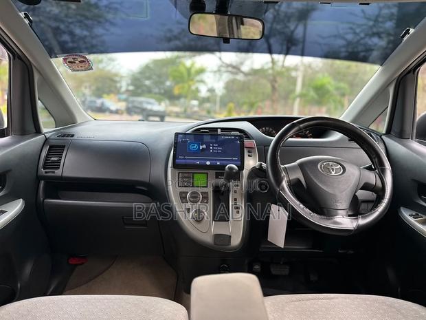 Toyota Ractis 1.3 FWD 2007 Silver