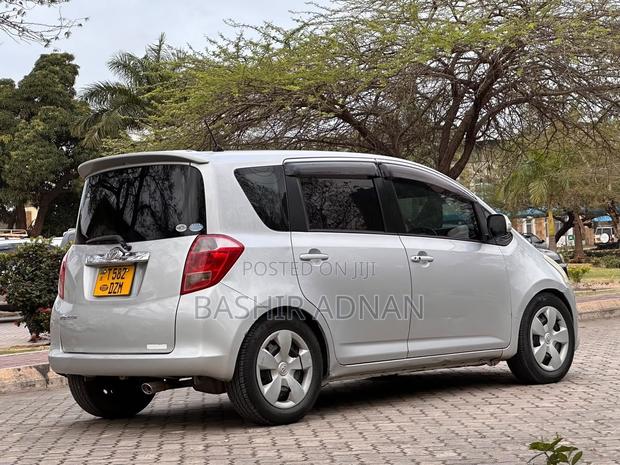 Toyota Ractis 1.3 FWD 2007 Silver