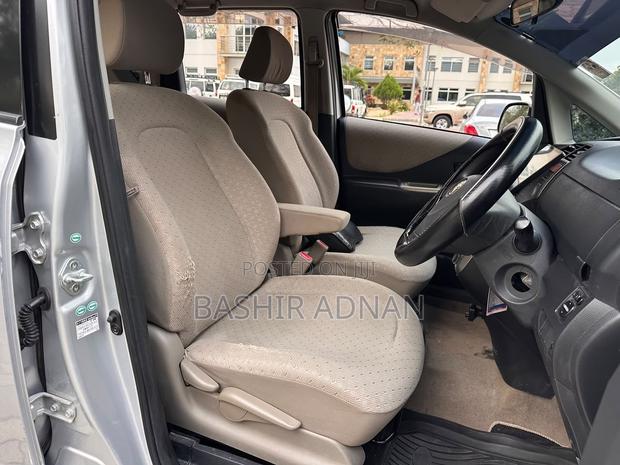Toyota Ractis 1.3 FWD 2007 Silver