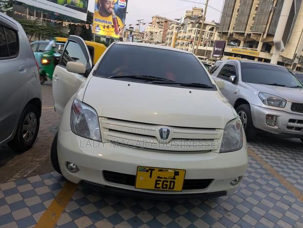 Toyota IST 2004 White