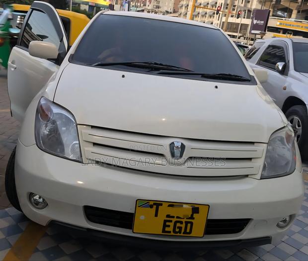 Toyota IST 2004 White