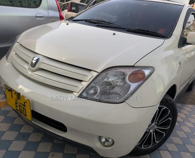 Toyota IST 2004 White