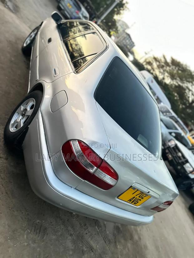 Toyota Corolla 1996 Silver
