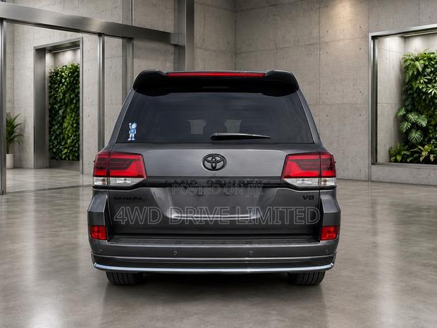 Toyota Land Cruiser 4.5 V8 VXR 2019 Gray