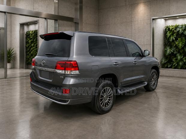 Toyota Land Cruiser 4.5 V8 VXR 2019 Gray