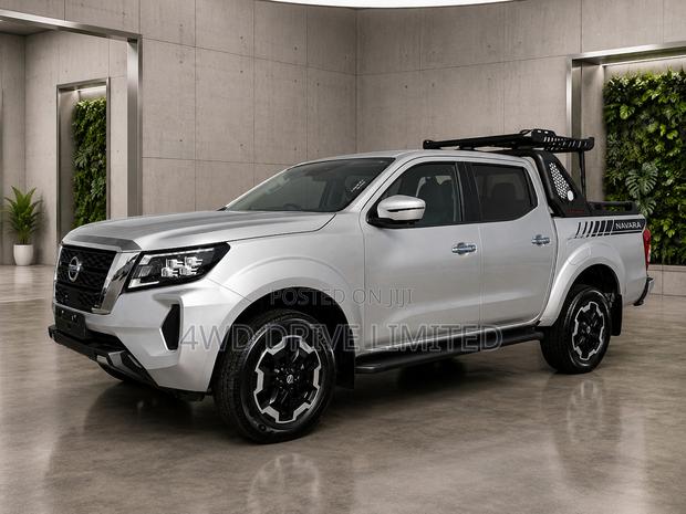 Nissan Navara 2025 Silver