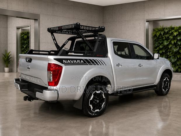 Nissan Navara 2025 Silver