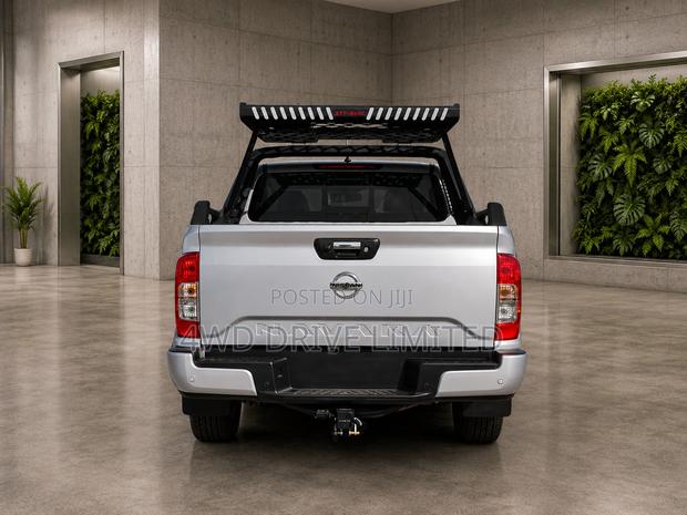 Nissan Navara 2025 Silver