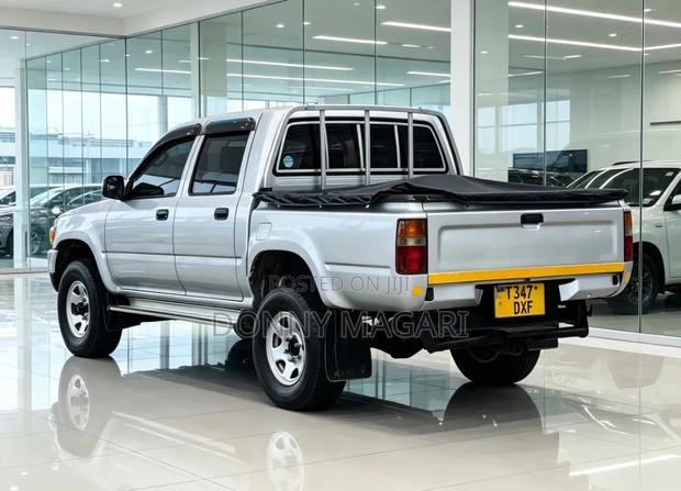 Toyota Hilux 2010 Gray