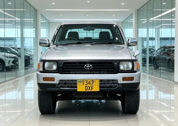 Toyota Hilux 2010 Gray