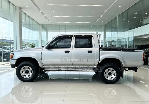 Toyota Hilux 2010 Gray