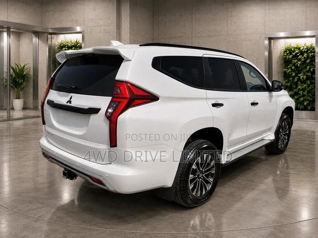 Mitsubishi Pajero Sport GLX 2021 Silver