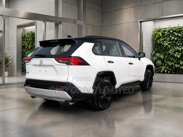 Toyota RAV4 XLE AWD 2020 White
