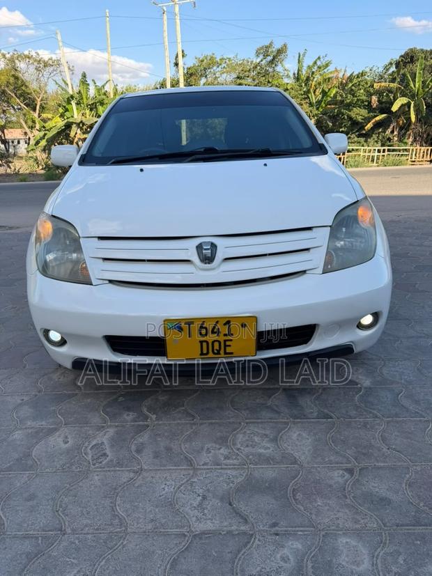 Toyota IST 2004 White