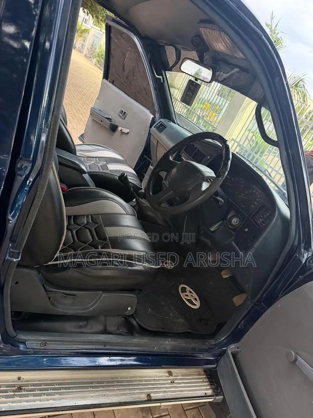 Toyota Hilux 1999 Blue