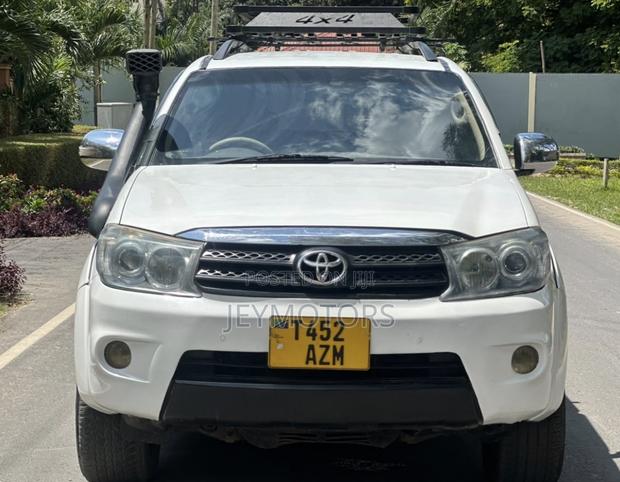 Toyota Fortuner 2004 White