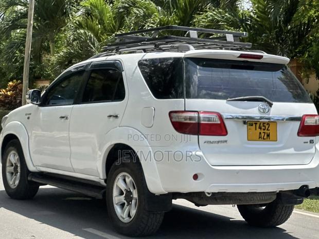 Toyota Fortuner 2004 White