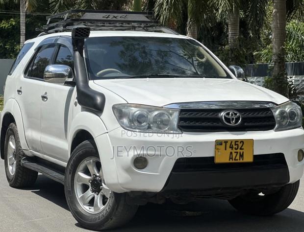 Toyota Fortuner 2004 White