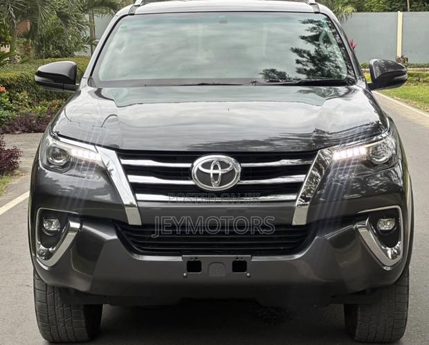 Toyota Fortuner 2019 Gray