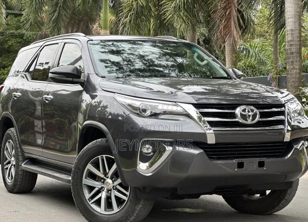 Toyota Fortuner 2019 Gray