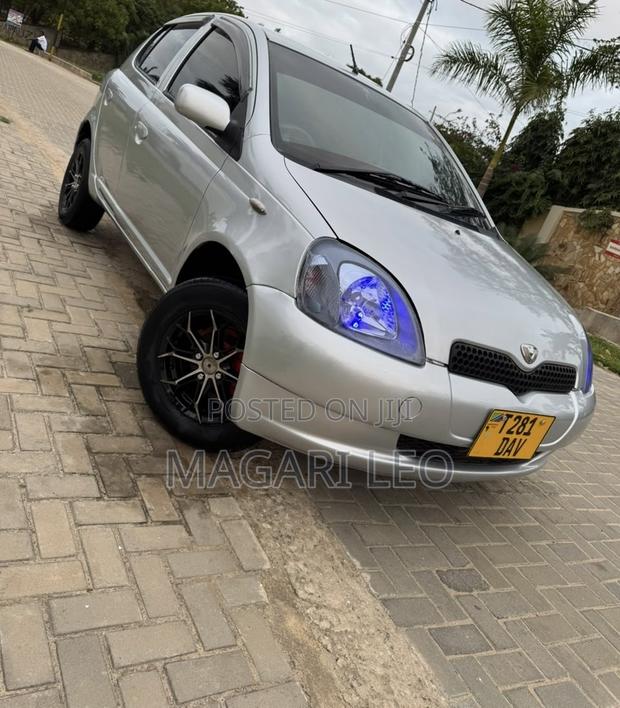 Toyota Vitz 1.3 AWD 5dr 2002 Silver
