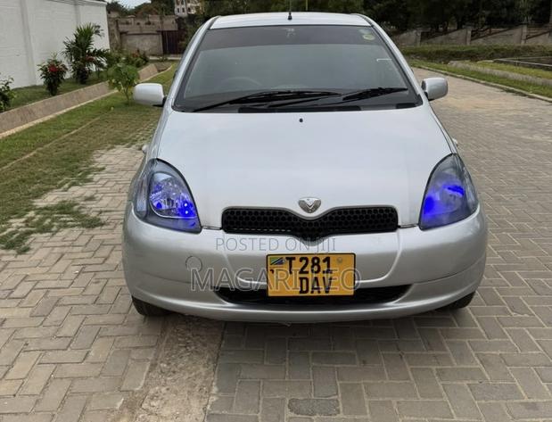 Toyota Vitz 1.3 AWD 5dr 2002 Silver