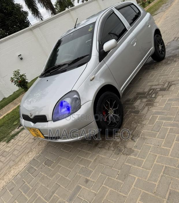 Toyota Vitz 1.3 AWD 5dr 2002 Silver