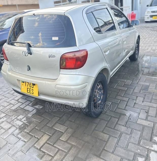 Toyota Vitz 1.3 FWD 5dr 2002 Gold