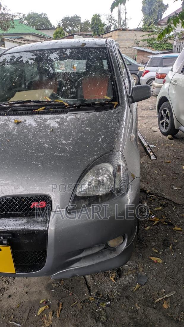 Toyota Vitz 1.5 FWD 5dr 2004 Gray