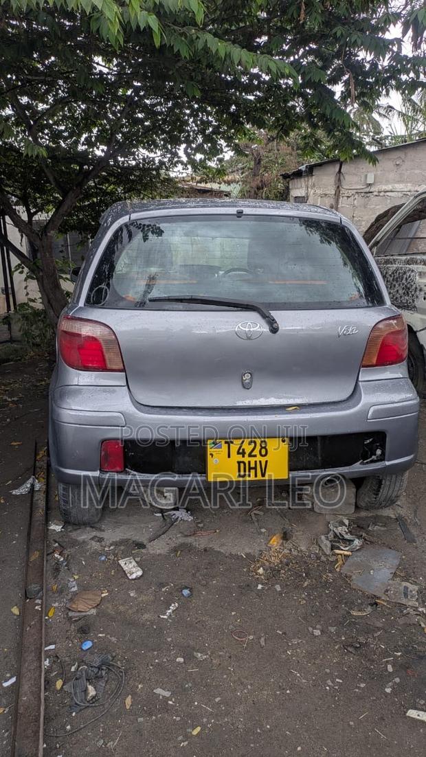 Toyota Vitz 1.5 FWD 5dr 2004 Gray