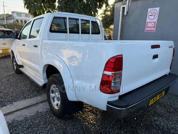 Toyota Hilux 2015 White