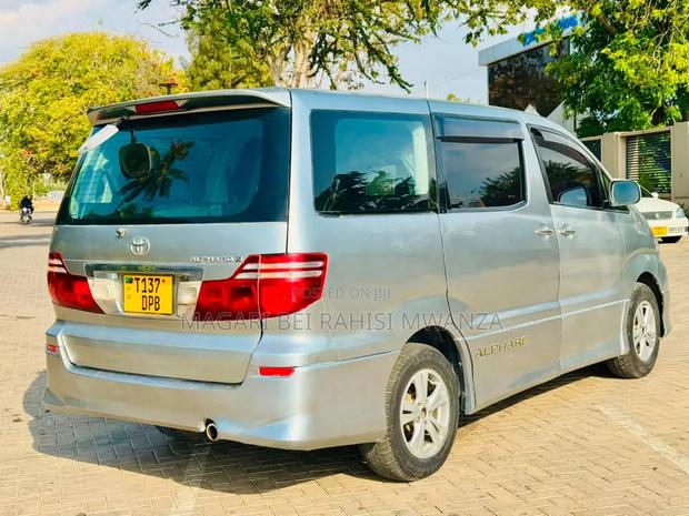 Toyota Alphard 2005 Silver