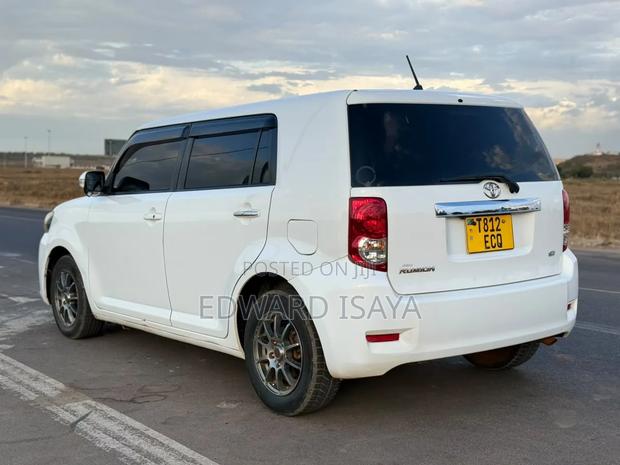 Toyota Corolla Rumion 2009 White