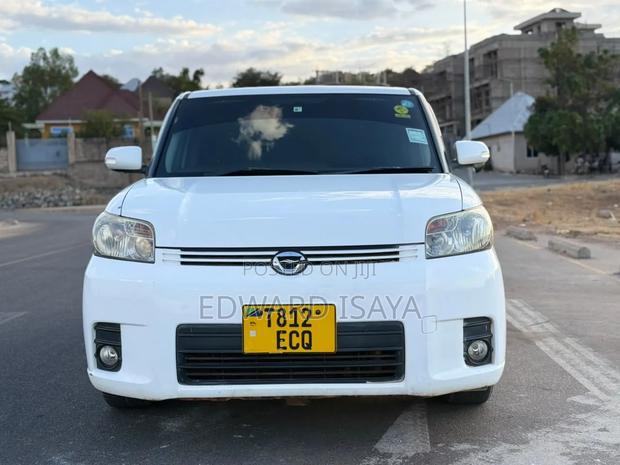 Toyota Corolla Rumion 2009 White