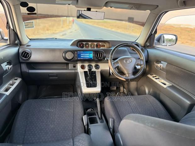 Toyota Corolla Rumion 2009 White