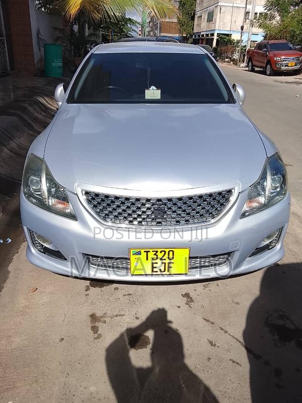 Toyota Crown 2010 Silver