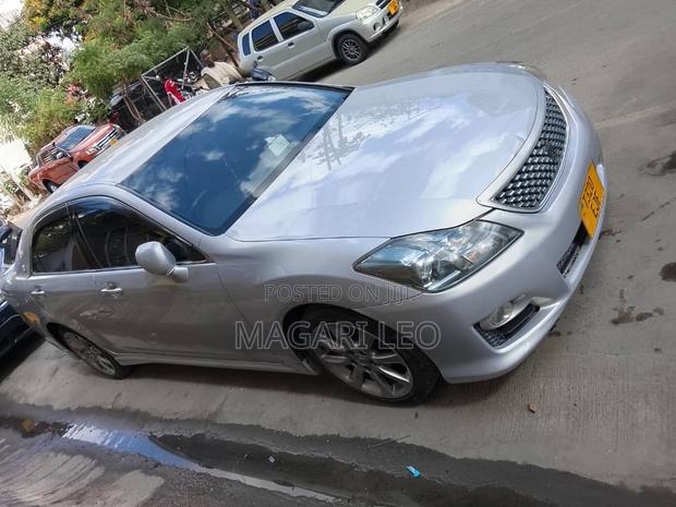 Toyota Crown 2010 Silver