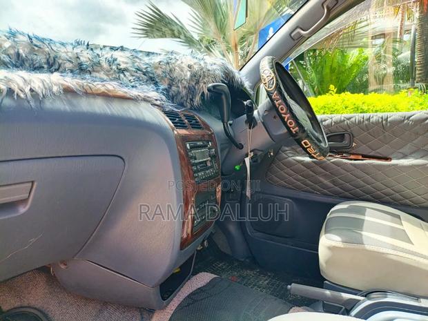 Toyota Noah 2002 White
